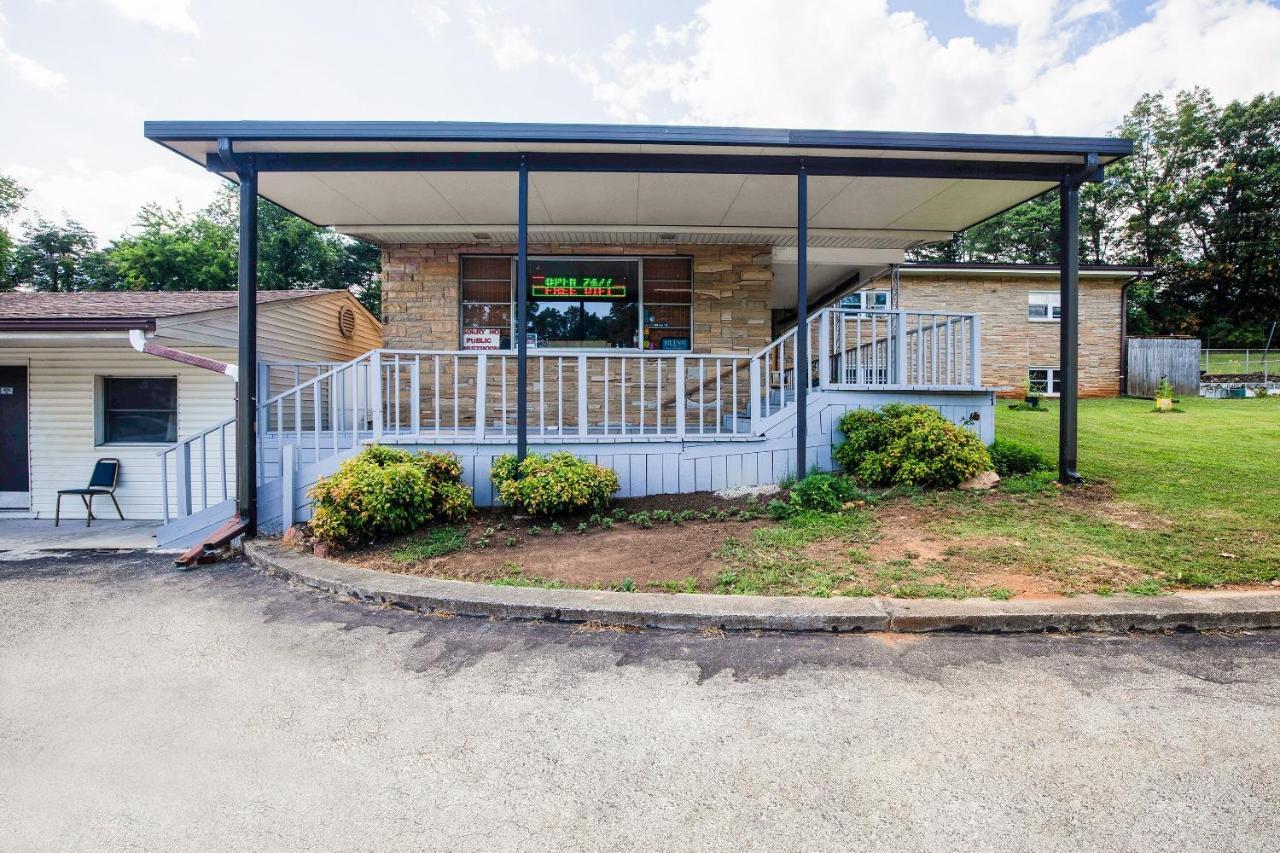 Hotel Salem-Roanoke I-81 -Listing Partner Bagian luar foto